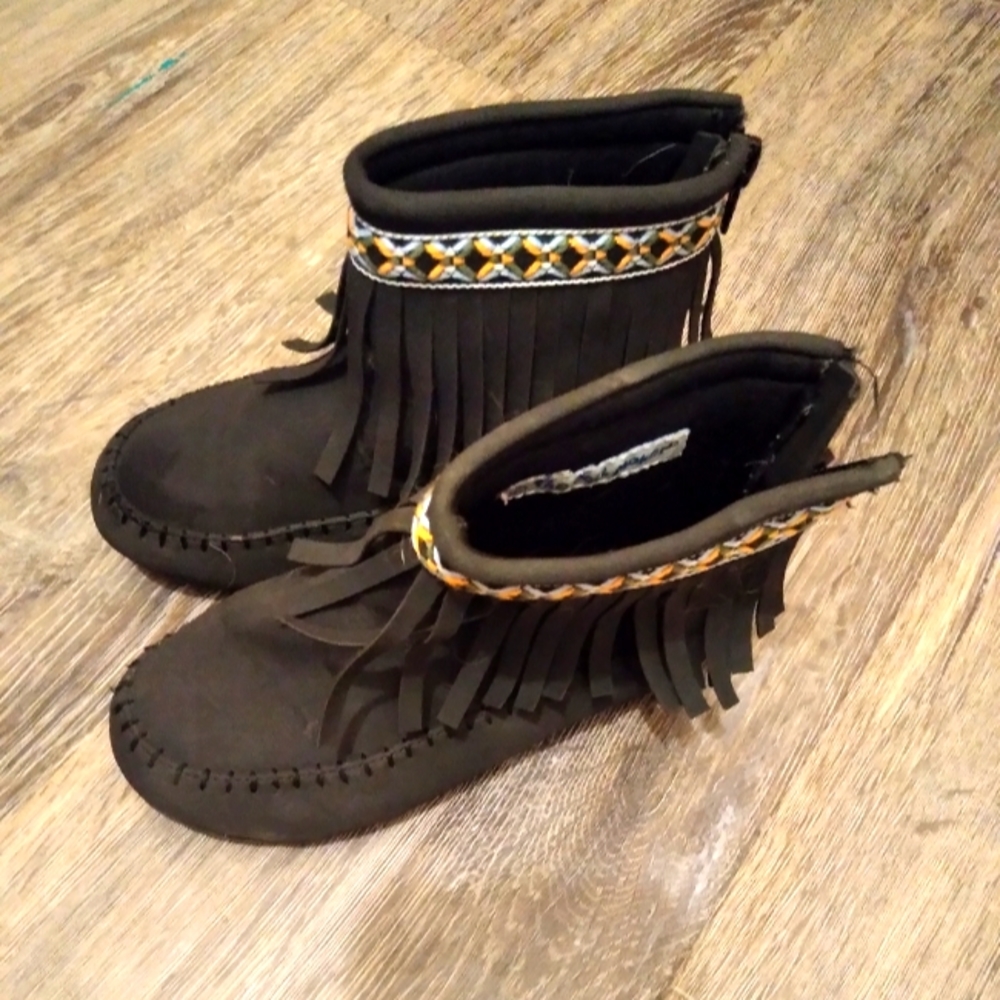Girls native style boots